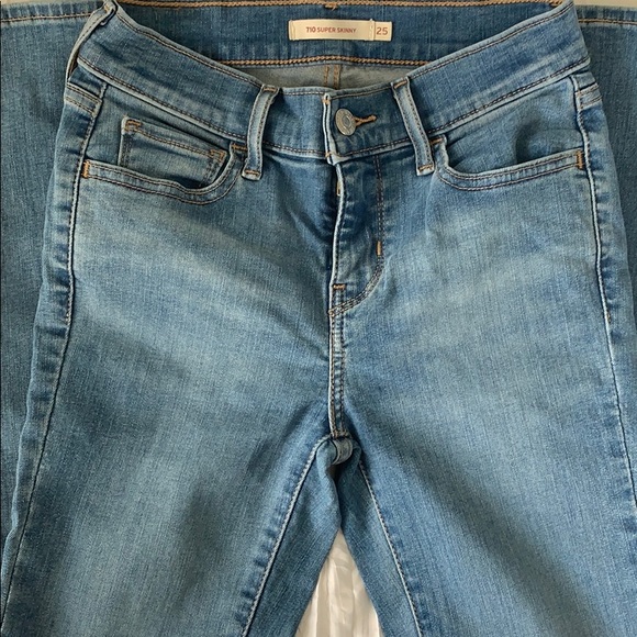 Levi Super Skinny Jeans - Picture 2 of 2